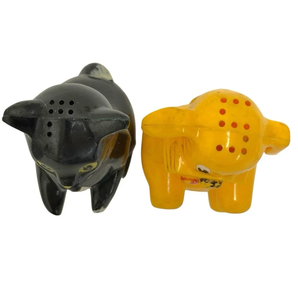 Vintage 1950s Plastic F&F Mold & Die Works Cat & Dog Salt & Pepper Shakers USA